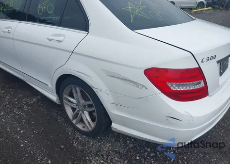 2013 Mercedes-Benz C 300 Luxury 4Matic/Sport 4Matic из США, поврежденный, VIN WDDGF8AB3DR284422